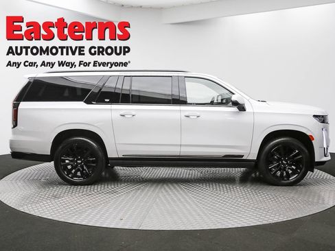 Used 2022 Cadillac Escalade ESV Sport w/ Touring Package image 4