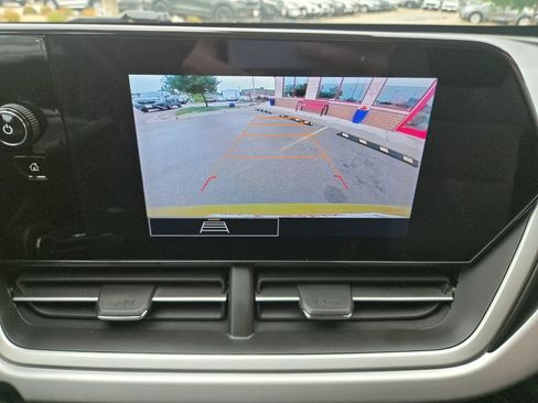 Used 2024 Chevrolet Trax RS FWD image 14
