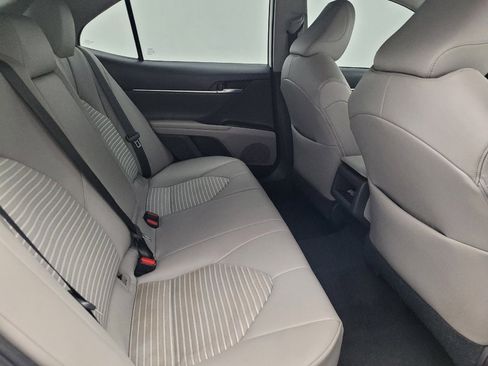 Used 2021 Toyota Camry SE image 19