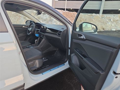 New 2026 Volkswagen Taos SE image 26