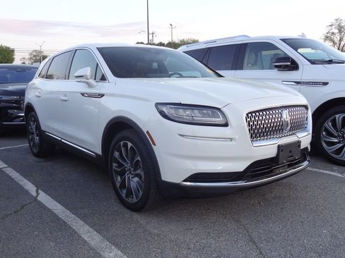 Used 2023 Lincoln Nautilus Reserve image 1