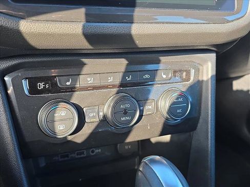 Used 2018 Volkswagen Tiguan SE w/ 3rd Row Seat Package image 13