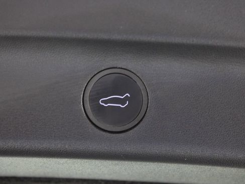 Used 2024 Tesla Model Y Long Range image 18