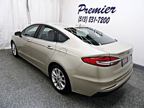 Used 2019 Ford Fusion SE image 4