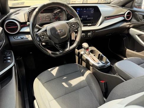 Used 2025 Chevrolet Trax RS FWD image 6