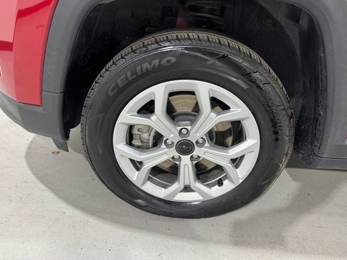 Used 2025 Jeep Compass Latitude w/ Sun & Sound Group AWD/4WD image 9
