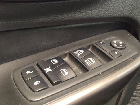 Used 2020 Jeep Cherokee Latitude Plus FWD image 27
