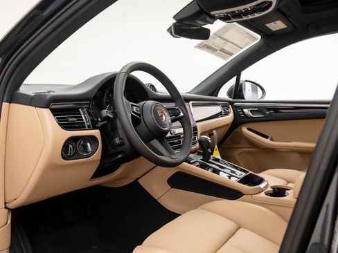 Certified 2026 Porsche Macan AWD/4WD image 4