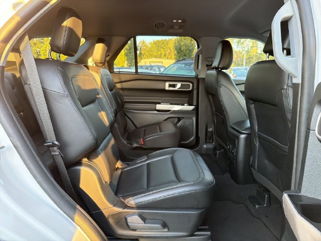 Used 2023 Ford Explorer XLT w/ Equipment Group 202A RWD image 17