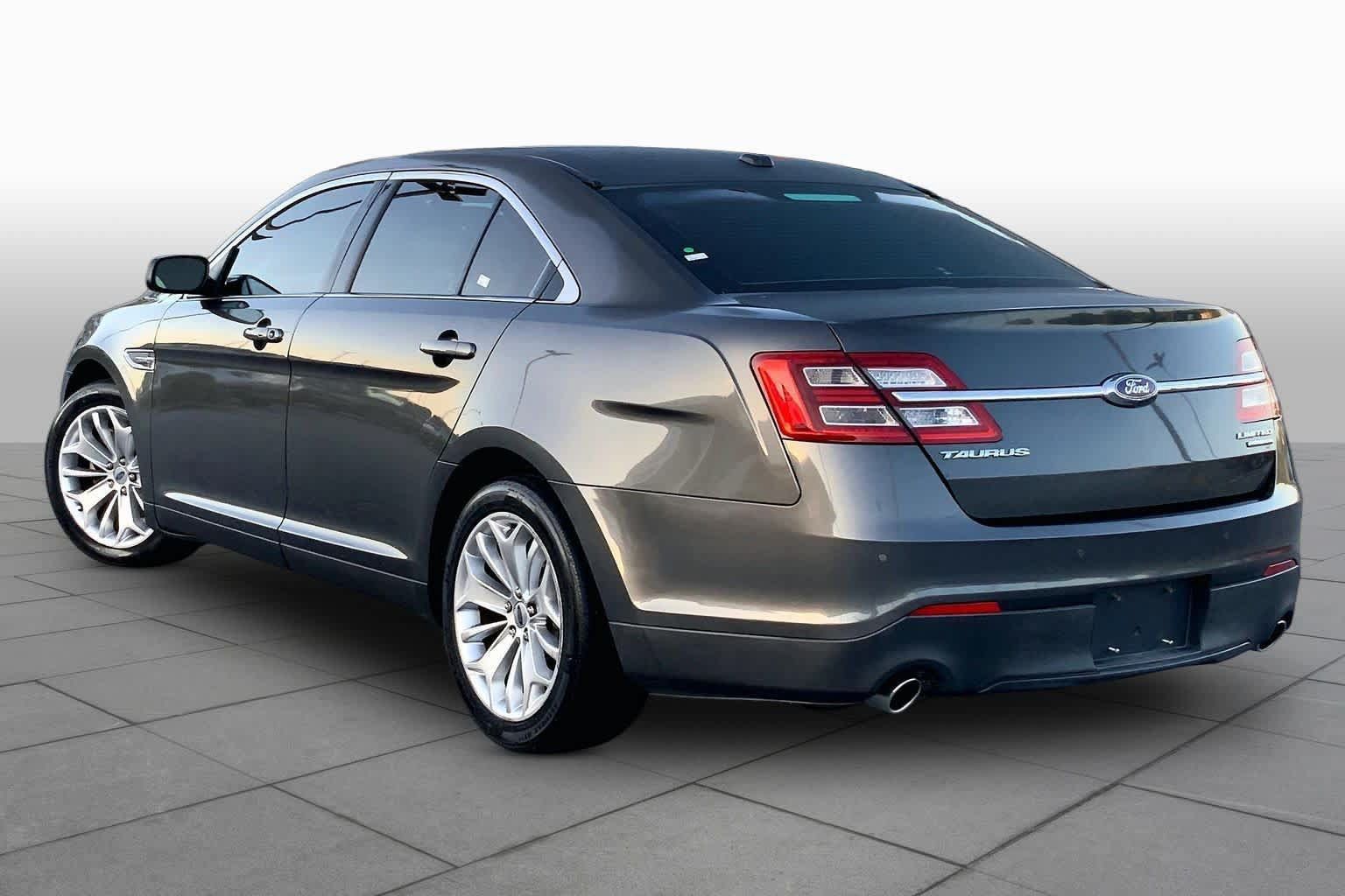 Used 2017 Ford Taurus Limited FWD image 11