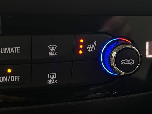 Used 2023 Buick Enclave Essence FWD image 5