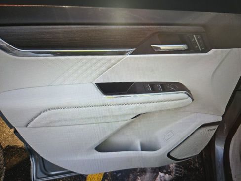 Used 2024 GMC Acadia Denali image 14