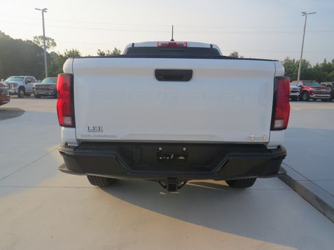 Used 2024 Chevrolet Colorado Z71 AWD/4WD image 5