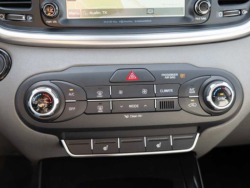 Used 2018 Kia Sorento SX image 17