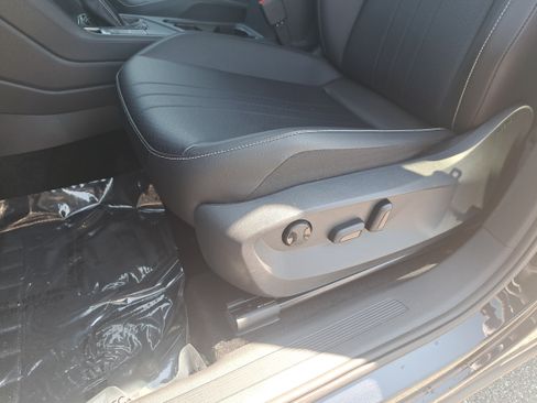 Used 2023 Volkswagen Tiguan SE FWD image 30