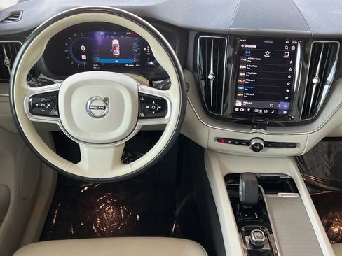 Used 2023 Volvo XC60 B5 Plus image 13