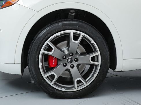 Certified 2023 Maserati Levante GT image 22