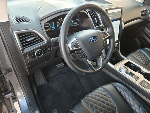 Used 2024 Ford Edge Titanium image 11