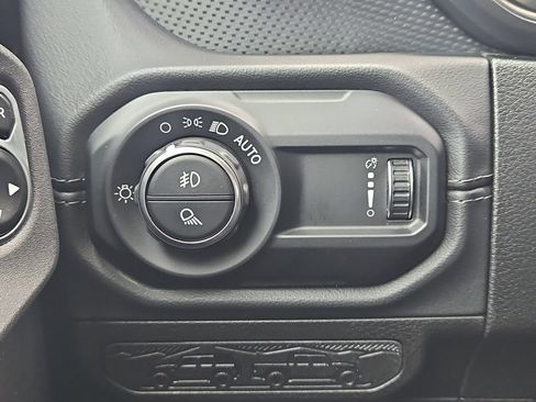 Used 2024 Jeep Gladiator Rubicon AWD/4WD image 25