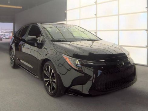 Used 2020 Toyota Corolla LE FWD image 2