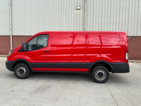 Used 2019 Ford Transit 250 130 Low Roof RWD image 4