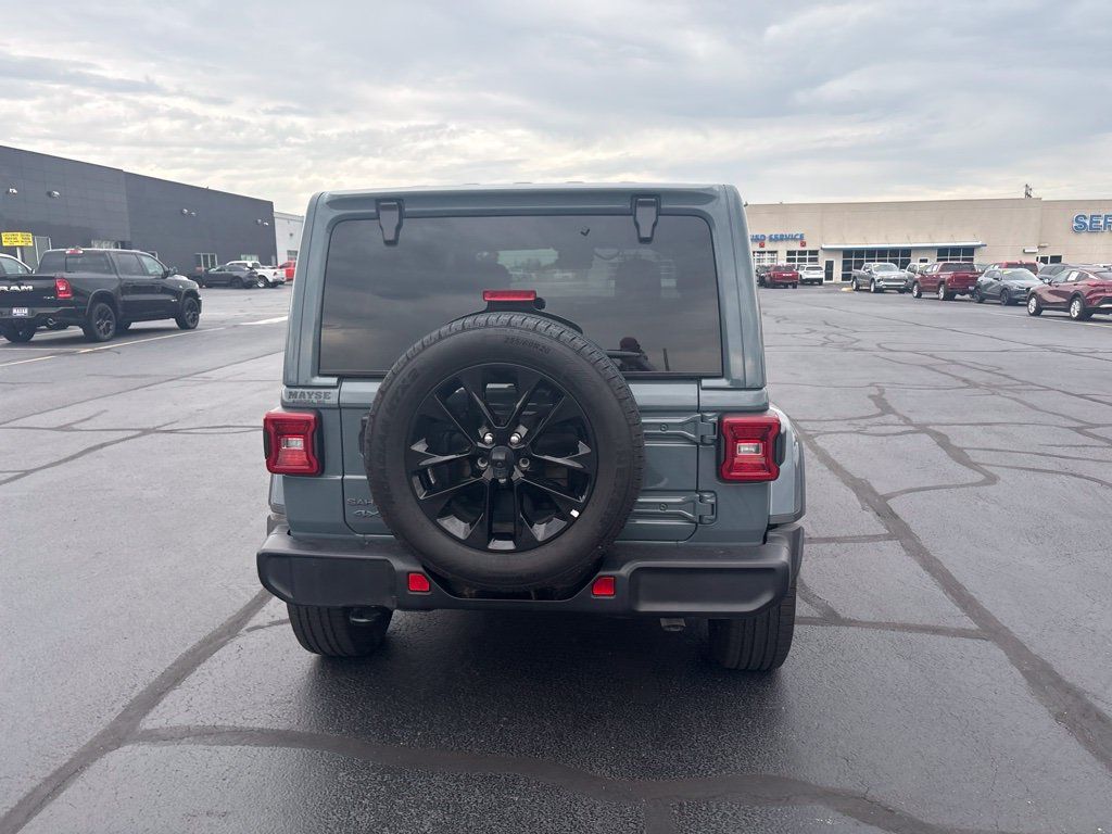 Used 2025 Jeep Wrangler Unlimited Sahara AWD/4WD image 17