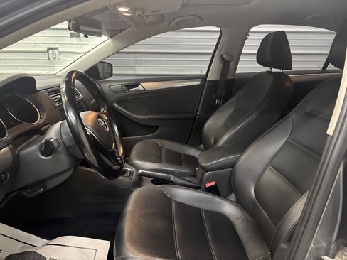 Used 2017 Volkswagen Jetta SE image 10