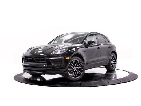 Certified 2026 Porsche Macan AWD/4WD image 1