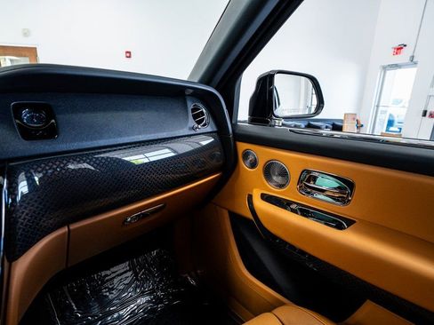 Used 2022 Rolls-Royce Cullinan Black Badge AWD/4WD image 53