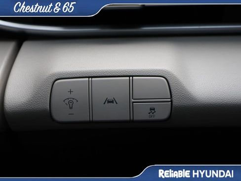 Used 2023 Hyundai Elantra Limited FWD image 32