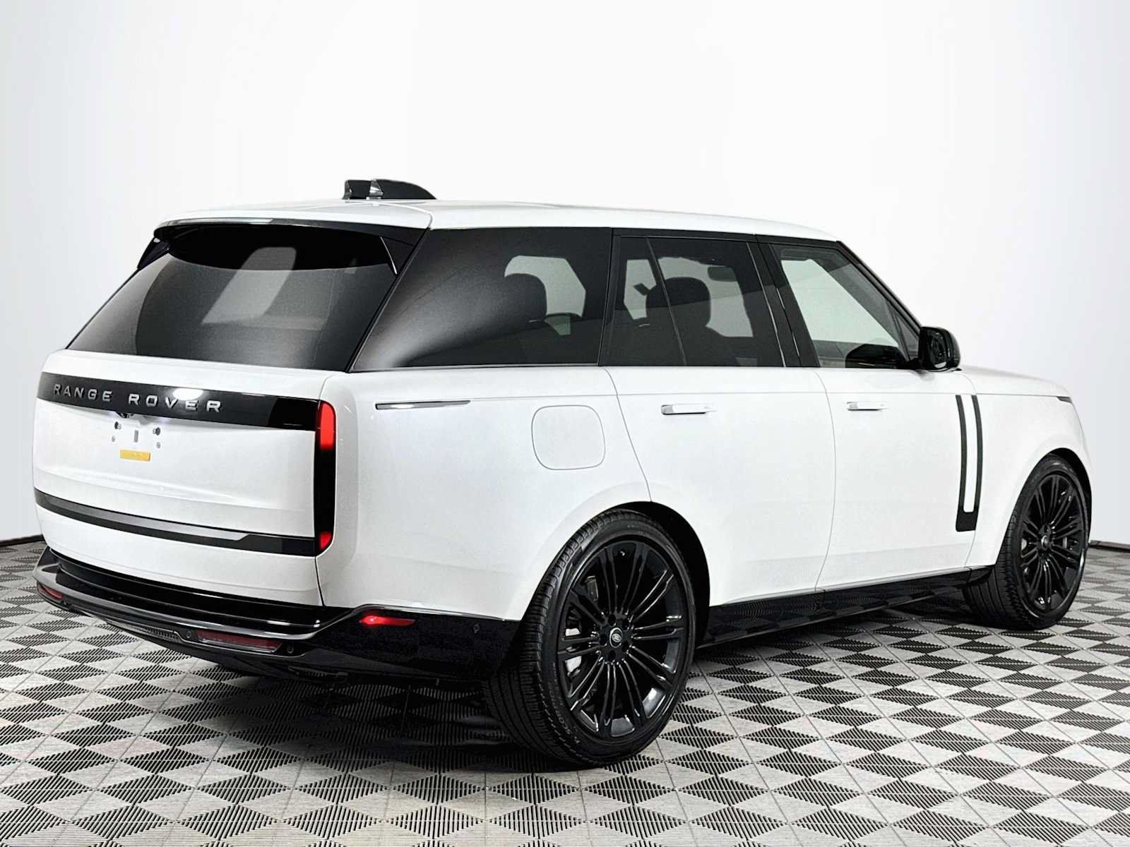 Used 2024 Land Rover Range Rover SE AWD/4WD image 5