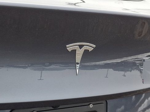 Used 2023 Tesla Model Y Long Range image 31