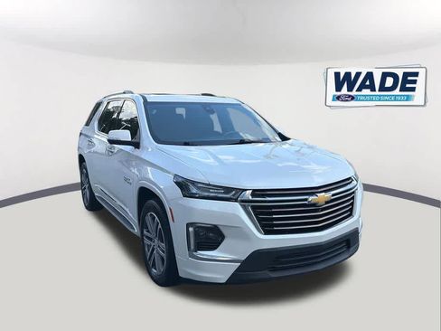 Used 2024 Chevrolet Traverse High Country FWD image 3