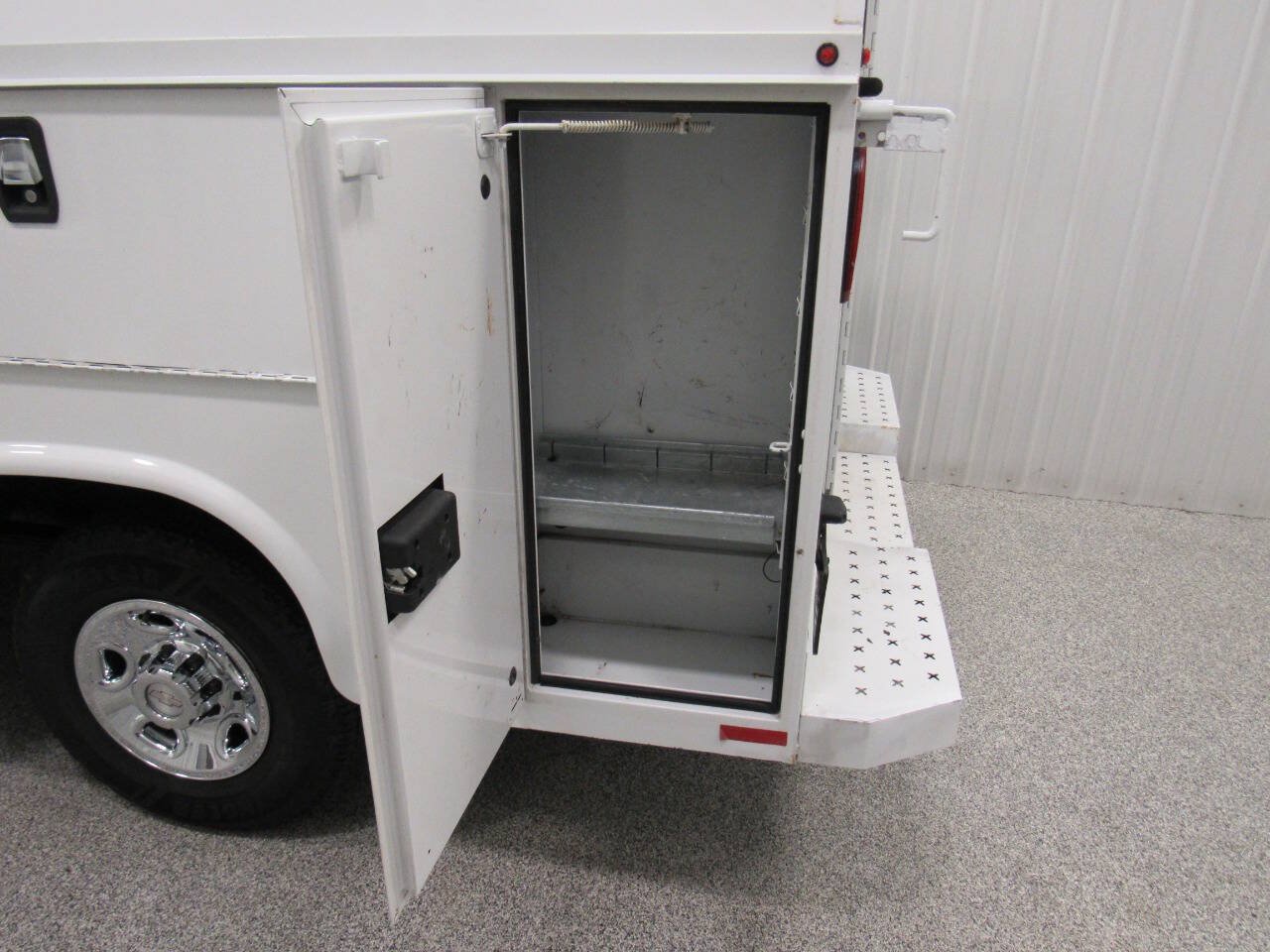 Used 2018 Chevrolet Express 3500 w/ Power Convenience Package RWD image 22
