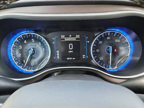 Used 2022 Chrysler Voyager LX image 11