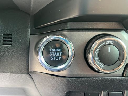 Used 2021 Toyota Tacoma TRD Sport w/ Technology Package AWD/4WD image 13