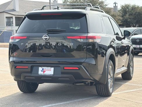 New 2026 Nissan Pathfinder SV image 8