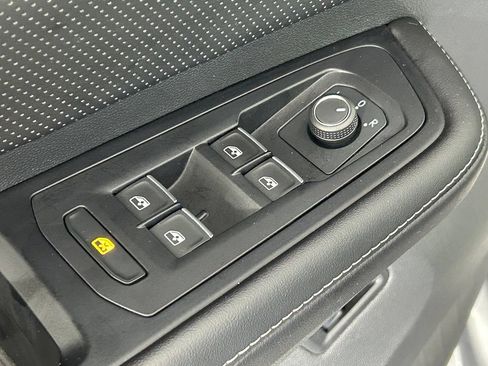Used 2024 Volkswagen Atlas SEL AWD/4WD image 37