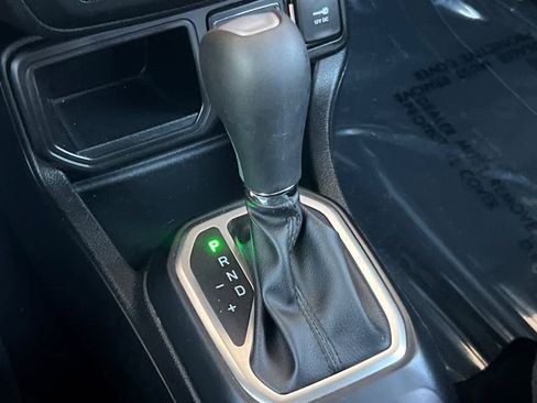 Used 2018 Jeep Renegade Latitude FWD image 22