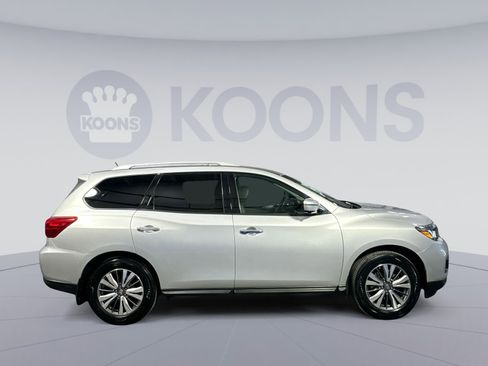 Used 2017 Nissan Pathfinder SL w/ SL Tech Package image 8