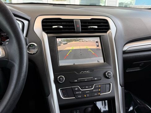 Used 2019 Ford Fusion SE FWD image 32