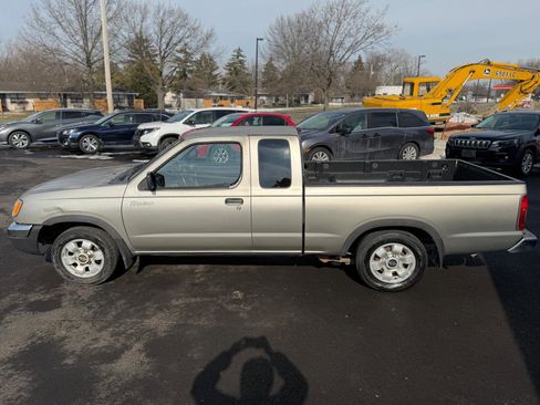Used 2000 Nissan Frontier XE image 15