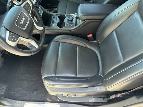 Used 2023 GMC Acadia SLT image 14