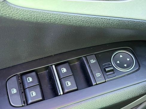 Certified 2024 Kia Soul S image 18