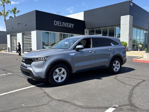 Certified 2023 Kia Sorento LX FWD image 6