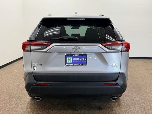 Used 2022 Toyota RAV4 XLE w/ Convenience Package AWD/4WD image 4