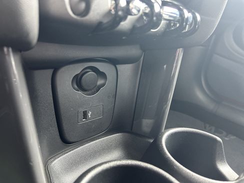 Used 2024 MINI Cooper 2-Door Hardtop FWD image 28