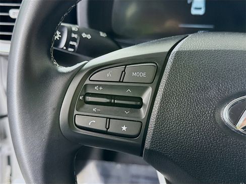 Certified 2024 Hyundai Venue SEL image 21