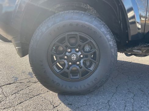 Used 2019 Toyota Tacoma SR5 image 11