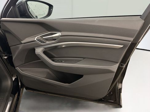 Used 2022 Audi e-tron Premium image 35
